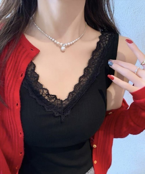 CLOTHY（クロシィ）の「【華奢見え確定トップス】カップ付Vネックキャミソール（タンクトップ・レディース・ブラック/グレー/オフホワイト・MEDIUM/LARGE）」の12枚目の写真