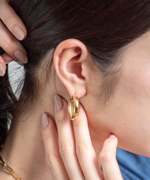 JENNYBIRD（ジェニーバード）の「【JENNY BIRD/ジェニーバード】ミディアムフープ ピアス Staple Hoops - Medium（ピアス（両耳用）・レディース・シルバー/ゴールド・FREE）」の10枚目の写真