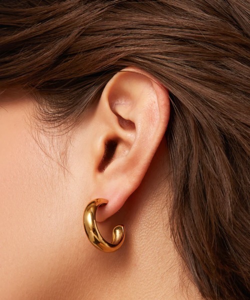 JENNYBIRD（ジェニーバード）の「【JENNY BIRD/ジェニーバード】ミディアムフープ ピアス Staple Hoops - Medium（ピアス（両耳用）・レディース・シルバー/ゴールド・FREE）」の13枚目の写真