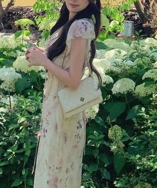 AMAJI(アマジ)の「フラワー フレアワンピース マーメイドシルエット(ワンピース・レディース・マルチ・X-LARGE/LARGE/MEDIUM/SMALL)」の3枚目の写真