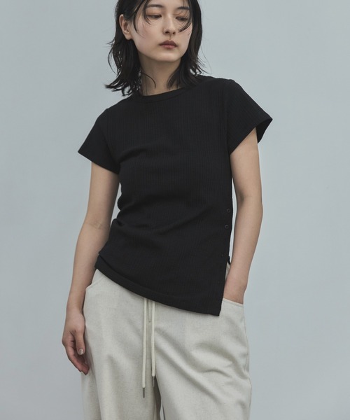 feepur(フェピュール)の「サイドボタンシアーリブTee(Tシャツ/カットソー・レディース・ブラック/アイボリー/ピンク・MEDIUM)」の11枚目の写真