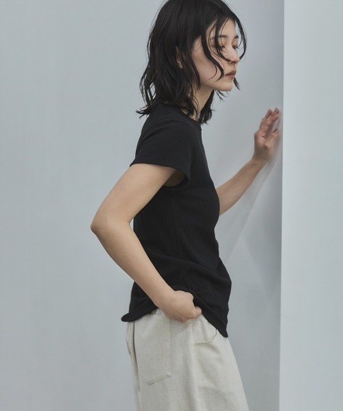 feepur(フェピュール)の「サイドボタンシアーリブTee(Tシャツ/カットソー・レディース・ブラック/アイボリー/ピンク・MEDIUM)」の13枚目の写真