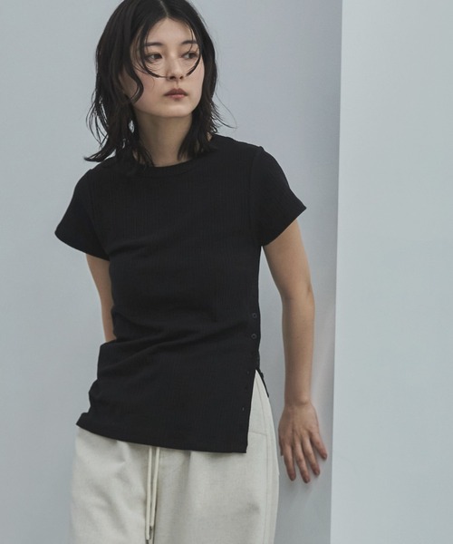 feepur(フェピュール)の「サイドボタンシアーリブTee(Tシャツ/カットソー・レディース・ブラック/アイボリー/ピンク・MEDIUM)」の8枚目の写真