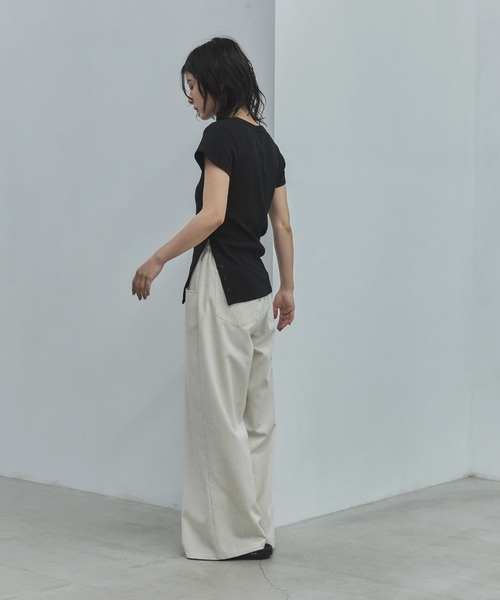 feepur(フェピュール)の「サイドボタンシアーリブTee(Tシャツ/カットソー・レディース・ブラック/アイボリー/ピンク・MEDIUM)」の5枚目の写真