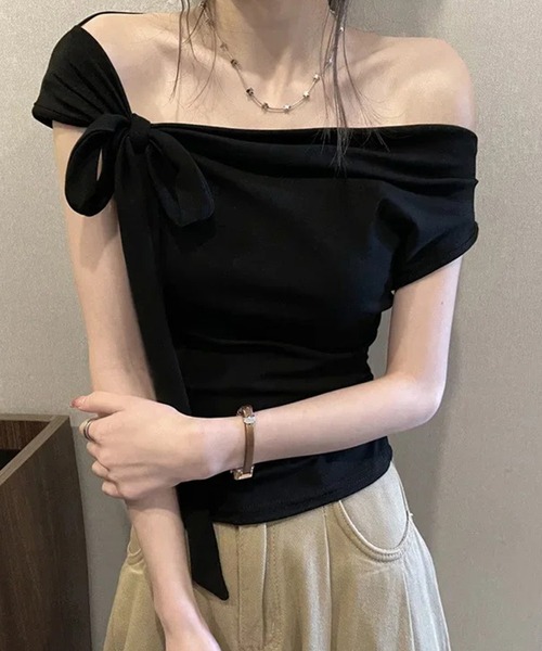 ALTROSE（アルトローズ）の「【2026SS】2WAY リボンワンショル トップス（Tシャツ/カットソー・レディース・ホワイト/ブラック・FREE）」の5枚目の写真