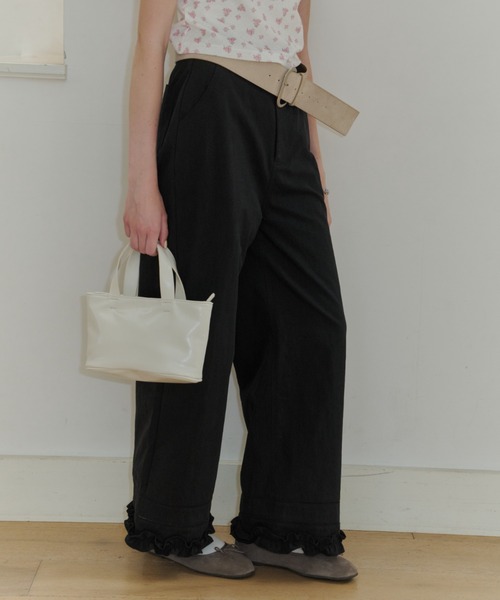 GIUNON(ジウノン)の「hem frill wide pants / ヘムフリルワイドパンツ(その他パンツ・レディース・ホワイト/ブラック・1/0)」の11枚目の写真