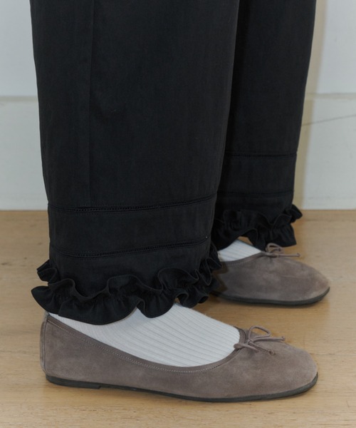 GIUNON(ジウノン)の「hem frill wide pants / ヘムフリルワイドパンツ(その他パンツ・レディース・ホワイト/ブラック・1/0)」の13枚目の写真