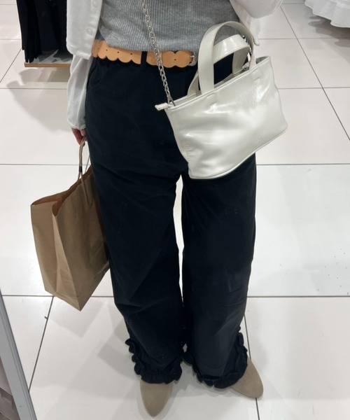 GIUNON(ジウノン)の「hem frill wide pants / ヘムフリルワイドパンツ(その他パンツ・レディース・ホワイト/ブラック・1/0)」の4枚目の写真