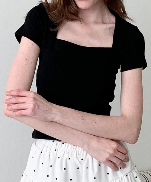 Jasmine Grandiflorum(ジャスミングランディフローラム)の「【Jasmine】バックレースアップタイトグロップド丈Tシャツ(Tシャツ/カットソー・レディース・ブラック/ホワイト・FREE)」の1枚目の写真