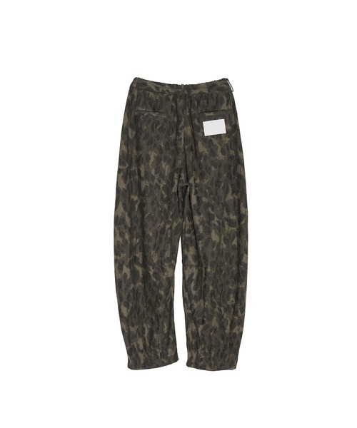 Nora Lily（ノラリリー）の「【Nora Lily】Camo Tuck Balloon Barrel Pants（その他パンツ・メンズ・カーキ/グレー・FREE）」の6枚目の写真