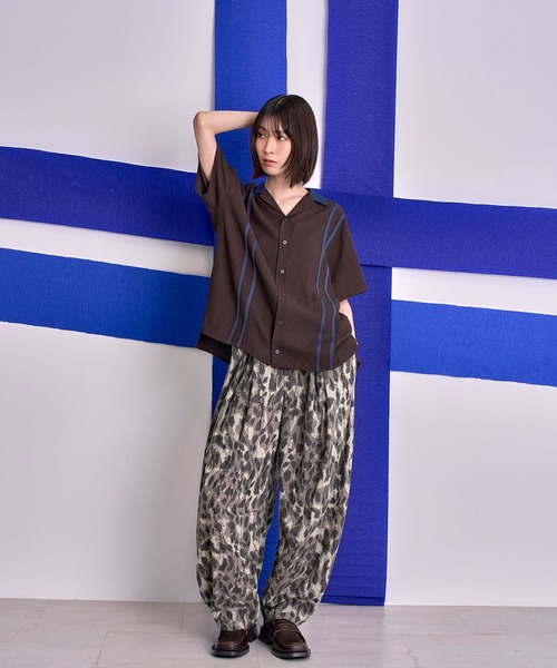 Nora Lily（ノラリリー）の「【Nora Lily】Camo Tuck Balloon Barrel Pants（その他パンツ・メンズ・カーキ/グレー・FREE）」の7枚目の写真