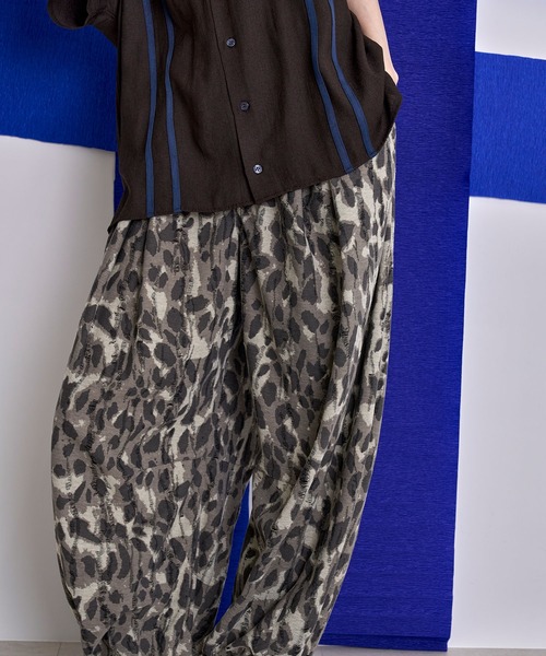 Nora Lily（ノラリリー）の「【Nora Lily】Camo Tuck Balloon Barrel Pants（その他パンツ・メンズ・カーキ/グレー・FREE）」の10枚目の写真