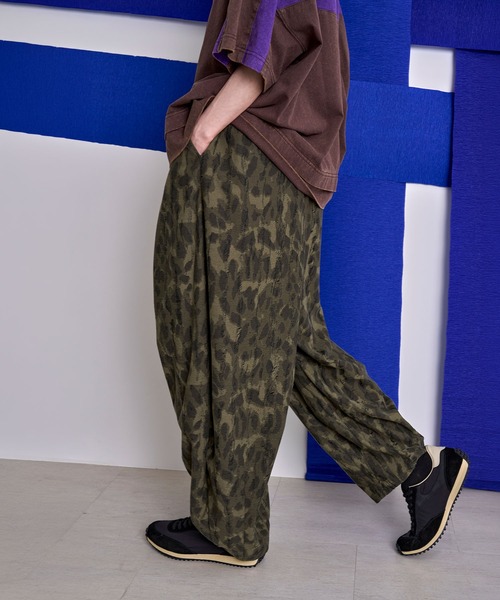 Nora Lily（ノラリリー）の「【Nora Lily】Camo Tuck Balloon Barrel Pants（その他パンツ・メンズ・カーキ/グレー・FREE）」の19枚目の写真