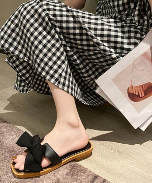 Dolce Fiora(ドルチェフィオラ)の「韓国風リボンデザインフラットサンダル/リボン/可愛い/はきやすい(サンダル・レディース・ブラック/アイボリー・24.5cm/23.5cm/25.5cm)」の4枚目の写真