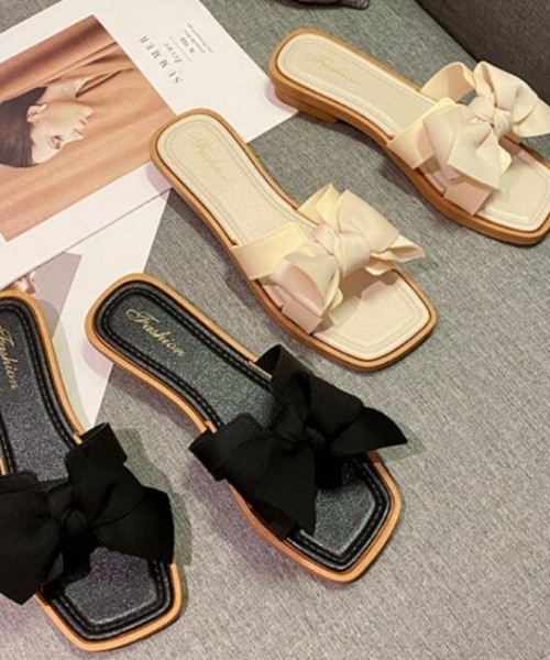 Dolce Fiora(ドルチェフィオラ)の「韓国風リボンデザインフラットサンダル/リボン/可愛い/はきやすい(サンダル・レディース・ブラック/アイボリー・24.5cm/23.5cm/25.5cm)」の3枚目の写真