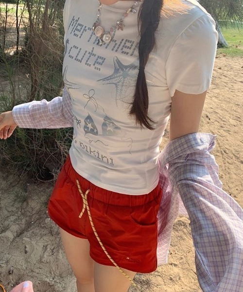 LADY LIKE(レディライク)の「【春夏新作】ヒトデ&ビキニ柄半袖Tシャツ(Tシャツ/カットソー・レディース・ホワイト/ブラック・M)」の4枚目の写真