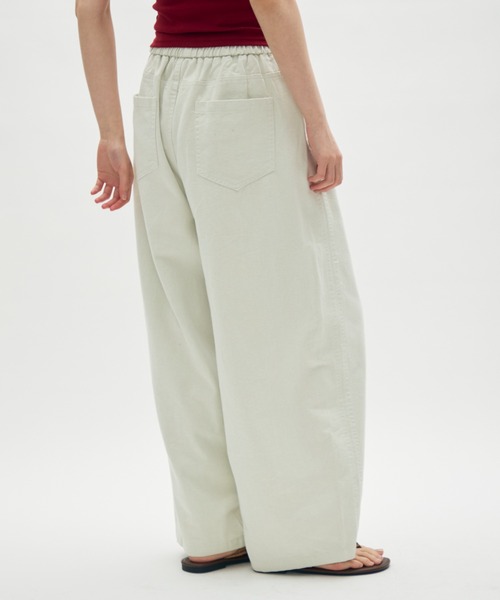 full/fill.(フルフィル)の「easy denim carve pants / イージーデニムカーブパンツ(デニムパンツ・レディース・アイボリー/ネイビー・FREE)」の4枚目の写真