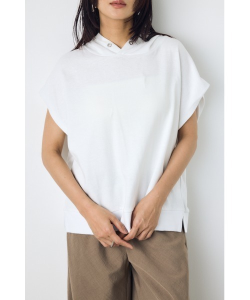 AZUL by moussy(アズールバイマウジー)の「タックスリーブノースリーブパーカー(パーカー・レディース・オフホワイト/杢グレー/ブラック/ライトカーキ・FREE)」の2枚目の写真