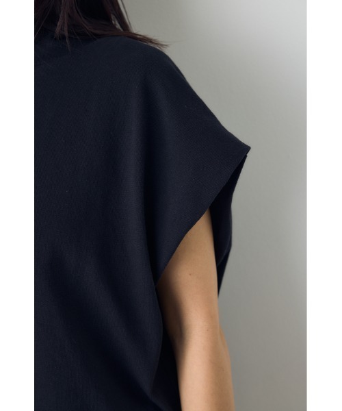 AZUL by moussy(アズールバイマウジー)の「タックスリーブノースリーブパーカー(パーカー・レディース・オフホワイト/杢グレー/ブラック/ライトカーキ・FREE)」の11枚目の写真
