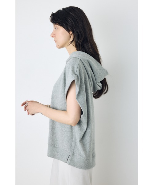 AZUL by moussy(アズールバイマウジー)の「タックスリーブノースリーブパーカー(パーカー・レディース・オフホワイト/杢グレー/ブラック/ライトカーキ・FREE)」の16枚目の写真