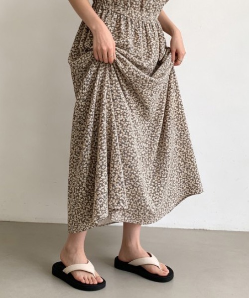 AMELY(エミリー)の「厚底 フラット トングサンダル(サンダル・レディース・レッド/ブラック/アイボリー/イエロー/ブラック系その他/アイボリー系/シルバー・40/39/38/37/36/35)」の8枚目の写真