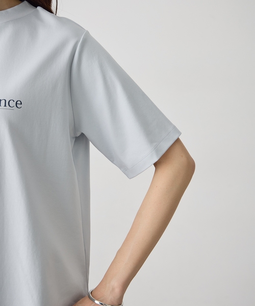 A/C DESIGN BY ALPHA CUBIC（エーシーデザインバイアルファキュービック）の「モックネック箔プリントロゴTシャツ【すごツヤ・接触冷感・UVカット】（Tシャツ/カットソー・レディース・サックスブルー/オフホワイト・M/L/LL）」の11枚目の写真