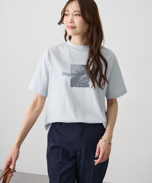 A/C DESIGN BY ALPHA CUBIC（エーシーデザインバイアルファキュービック）の「モックネック箔プリントロゴTシャツ【すごツヤ・接触冷感・UVカット】（Tシャツ/カットソー・レディース・サックスブルー/オフホワイト・M/L/LL）」の21枚目の写真