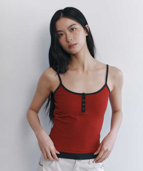 CURETTY(キュリティ)の「C CONTRAST BUTTON SLEEVELESS TOP_RED(Tシャツ/カットソー・レディース・レッド・SMALL)」の3枚目の写真