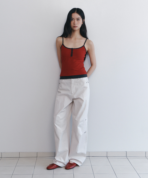 CURETTY(キュリティ)の「C CONTRAST BUTTON SLEEVELESS TOP_RED(Tシャツ/カットソー・レディース・レッド・SMALL)」の4枚目の写真
