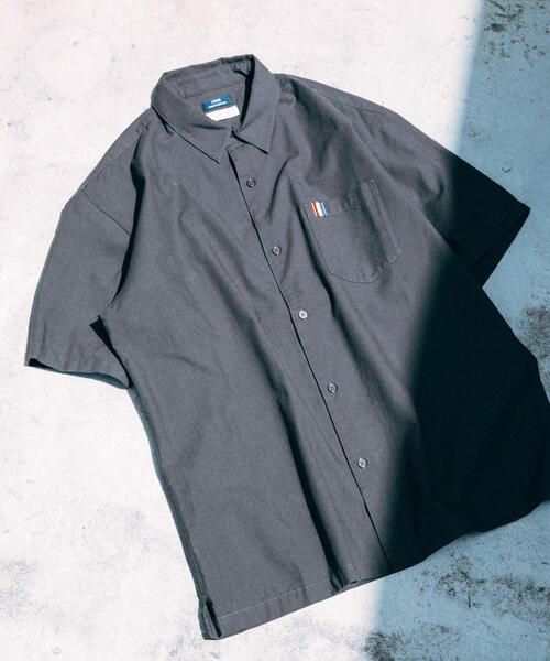ITEMS URBANRESEARCH(アイテムズ アーバンリサーチ)の「『吸水速乾』フレンチリネン×COOLMAX ハンソデシャツ(シャツ/ブラウス・メンズ・オフホワイト/オリーブ/グレー/ブラック系その他・LARGE/MEDIUM)」の1枚目の写真