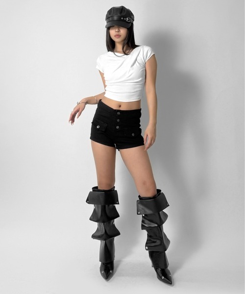 LVEU.(ラブユ.)の「【LVEU.】ドレープデザイントップス / トップス ドレープ 半袖 クロップド丈 ミニT Tシャツ ドレープ ZOZOTOWN限定(Tシャツ/カットソー・レディース・ホワイト/ブラック・FREE)」の3枚目の写真