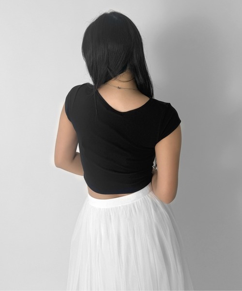 LVEU.(ラブユ.)の「【LVEU.】ドレープデザイントップス / トップス ドレープ 半袖 クロップド丈 ミニT Tシャツ ドレープ ZOZOTOWN限定(Tシャツ/カットソー・レディース・ホワイト/ブラック・FREE)」の19枚目の写真