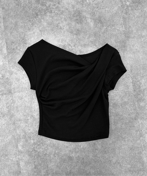 LVEU.(ラブユ.)の「【LVEU.】ドレープデザイントップス / トップス ドレープ 半袖 クロップド丈 ミニT Tシャツ ドレープ ZOZOTOWN限定(Tシャツ/カットソー・レディース・ホワイト/ブラック・FREE)」の13枚目の写真