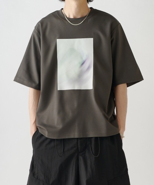 Lui's(ルイス)の「out of focus Tシャツ / smoke(Tシャツ/カットソー・メンズ・ホワイト/チャコールグレー/ブラック・S/M)」の3枚目の写真
