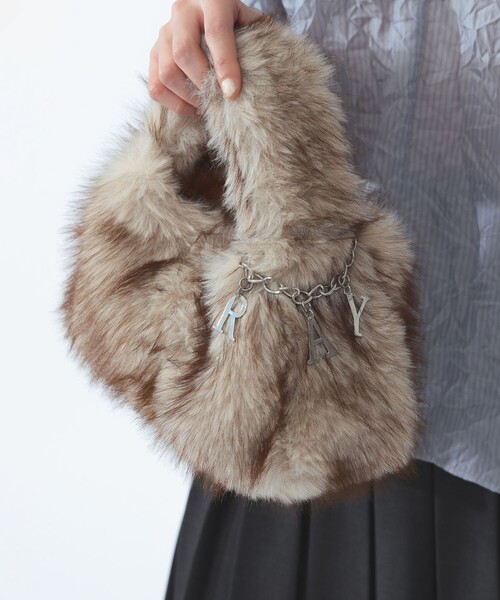 Ray BEAMS(レイビームス)の「MIX フェイク ファー バッグ(トートバッグ・レディース・レッド/ベージュ・ONE SIZE)」の1枚目の写真