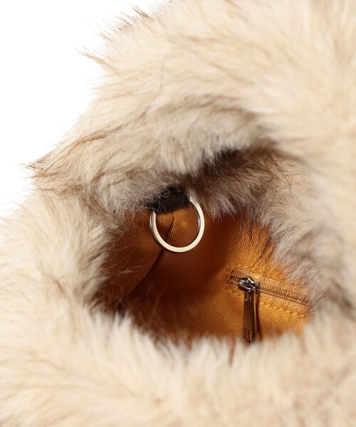 Ray BEAMS(レイビームス)の「MIX フェイク ファー バッグ(トートバッグ・レディース・レッド/ベージュ・ONE SIZE)」の10枚目の写真