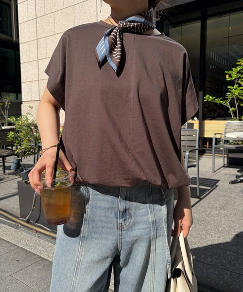 Jena espace merveilleux(ジェナ エスパスメルヴェイユ)の「裾ドロストタックプルオーバー(Tシャツ/カットソー・レディース・チャコールグレー/オフホワイト/グリーン・FREE)」の11枚目の写真