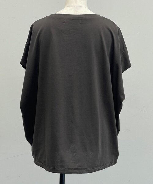 Jena espace merveilleux(ジェナ エスパスメルヴェイユ)の「裾ドロストタックプルオーバー(Tシャツ/カットソー・レディース・チャコールグレー/オフホワイト/グリーン・FREE)」の19枚目の写真