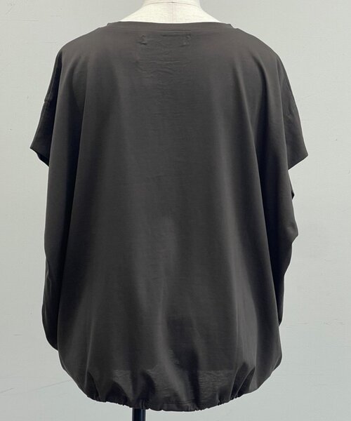 Jena espace merveilleux(ジェナ エスパスメルヴェイユ)の「裾ドロストタックプルオーバー(Tシャツ/カットソー・レディース・チャコールグレー/オフホワイト/グリーン・FREE)」の21枚目の写真
