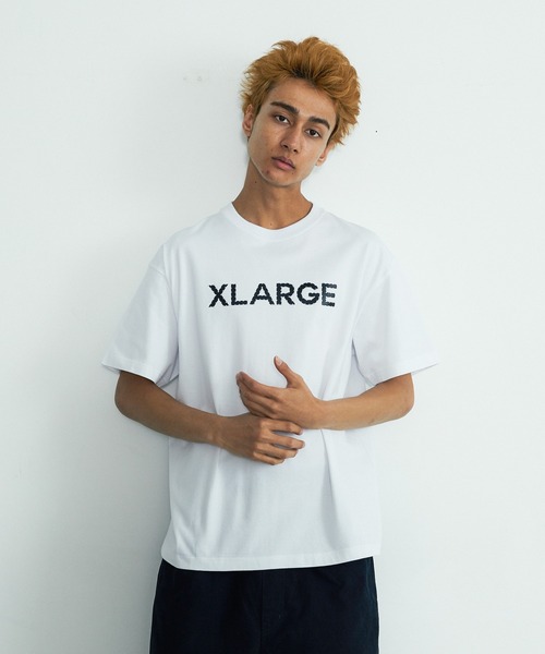 XLARGE(エクストララージ)の「RHINESTONE LOGO S/S TEE(Tシャツ/カットソー・メンズ・ホワイト/ブラック/ピンク・XL/L/M/S/XS)」の2枚目の写真