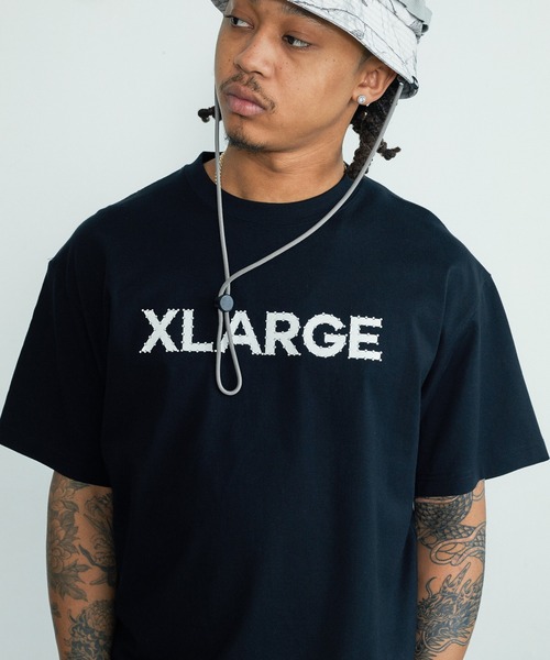 XLARGE(エクストララージ)の「RHINESTONE LOGO S/S TEE(Tシャツ/カットソー・メンズ・ホワイト/ブラック/ピンク・XL/L/M/S/XS)」の3枚目の写真