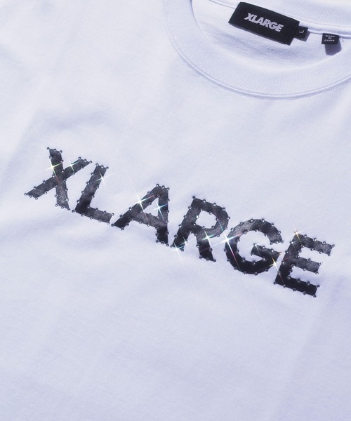 XLARGE(エクストララージ)の「RHINESTONE LOGO S/S TEE(Tシャツ/カットソー・メンズ・ホワイト/ブラック/ピンク・XL/L/M/S/XS)」の4枚目の写真