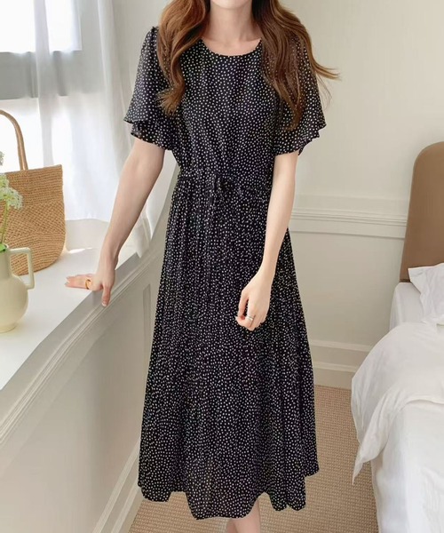 FINEnough(ファインナフ)の「ドット柄風小花プリントウエストマークプリーツワンピース(ワンピース・レディース・イエロー/ブラック/ホワイト/ネイビー・FREE)」の3枚目の写真