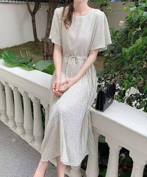 FINEnough(ファインナフ)の「ドット柄風小花プリントウエストマークプリーツワンピース(ワンピース・レディース・イエロー/ブラック/ホワイト/ネイビー・FREE)」の7枚目の写真