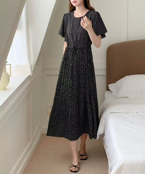 FINEnough(ファインナフ)の「ドット柄風小花プリントウエストマークプリーツワンピース(ワンピース・レディース・イエロー/ブラック/ホワイト/ネイビー・FREE)」の9枚目の写真