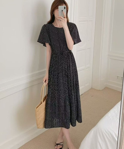 FINEnough(ファインナフ)の「ドット柄風小花プリントウエストマークプリーツワンピース(ワンピース・レディース・イエロー/ブラック/ホワイト/ネイビー・FREE)」の11枚目の写真