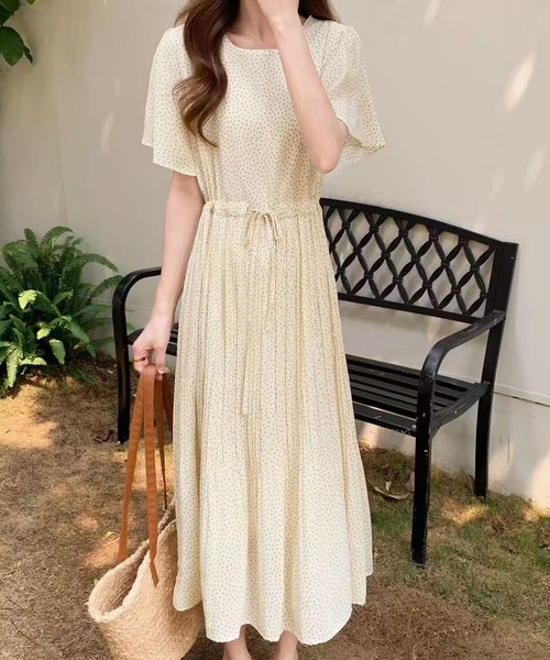 FINEnough(ファインナフ)の「ドット柄風小花プリントウエストマークプリーツワンピース(ワンピース・レディース・イエロー/ブラック/ホワイト/ネイビー・FREE)」の18枚目の写真