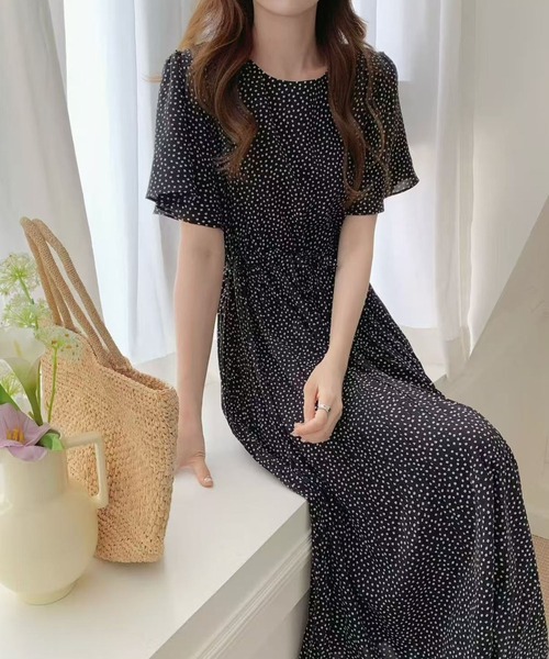 FINEnough(ファインナフ)の「ドット柄風小花プリントウエストマークプリーツワンピース(ワンピース・レディース・イエロー/ブラック/ホワイト/ネイビー・FREE)」の8枚目の写真