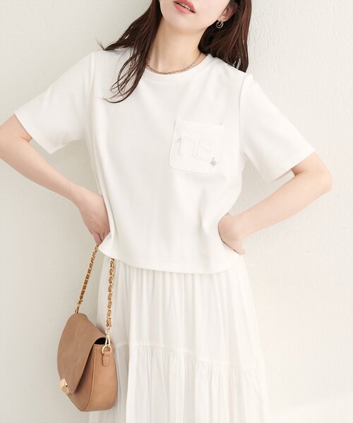natural couture(ナチュラルクチュール)の「チャーム付きロゴ刺繍ショートT(Tシャツ/カットソー・レディース・ブラウン/ネイビー/オフホワイト・FREE)」の5枚目の写真