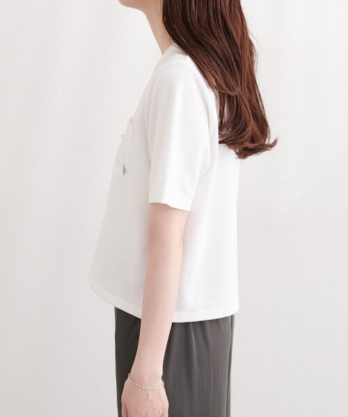 natural couture(ナチュラルクチュール)の「チャーム付きロゴ刺繍ショートT(Tシャツ/カットソー・レディース・ブラウン/ネイビー/オフホワイト・FREE)」の19枚目の写真